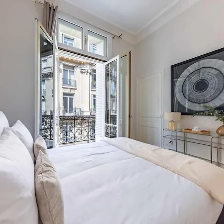 Exceptional Eiffel Tower Gem 4bed 8p In Trocadero