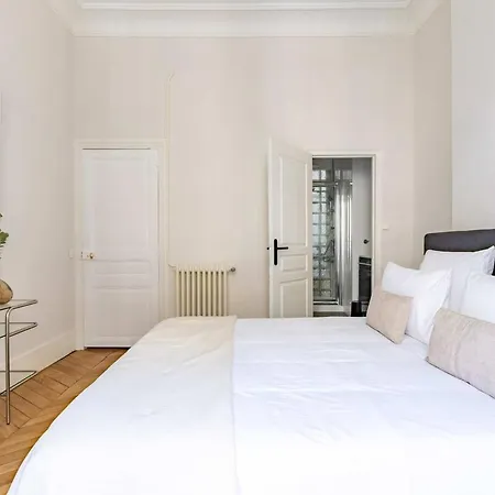 Exceptional Eiffel Tower Gem 4bed 8p In Trocadero Lägenhet *