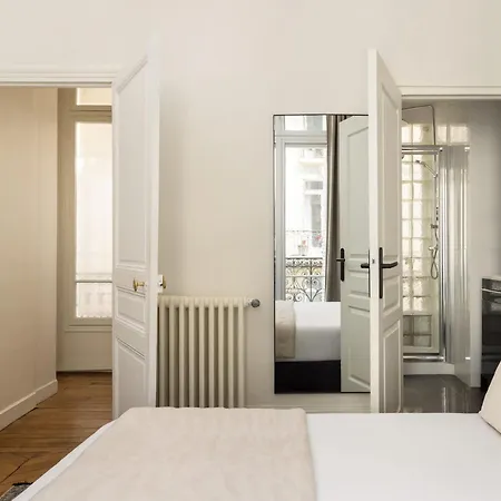 Exceptional Eiffel Tower Gem 4bed 8p In Trocadero