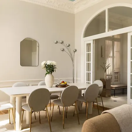 Exceptional Eiffel Tower Gem 4bed 8p In Trocadero アパート パリ
