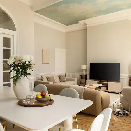 Exceptional Eiffel Tower Gem 4bed 8p In Trocadero