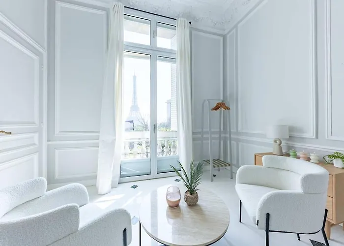 Exceptional Eiffel Tower Gem 4bed 8p In Trocadero