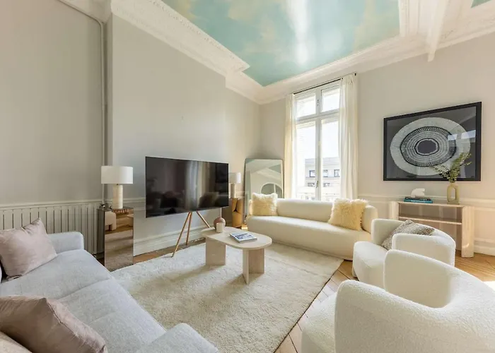 Exceptional Eiffel Tower Gem 4bed 8p In Trocadero Daire
