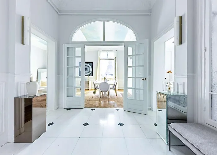 Exceptional Eiffel Tower Gem 4bed 8p In Trocadero Daire