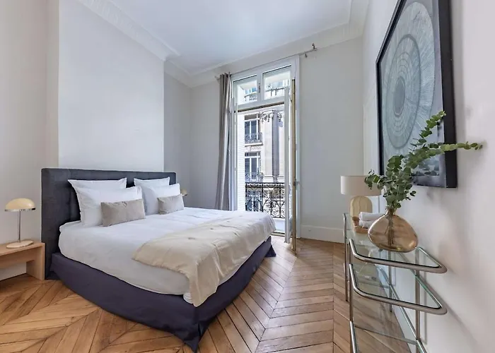 Exceptional Eiffel Tower Gem 4bed 8p In Trocadero *