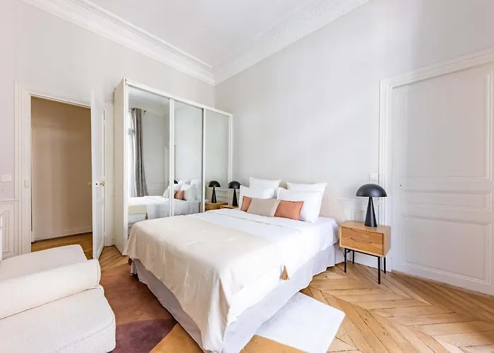 Exceptional Eiffel Tower Gem 4bed 8p In Trocadero Paris
