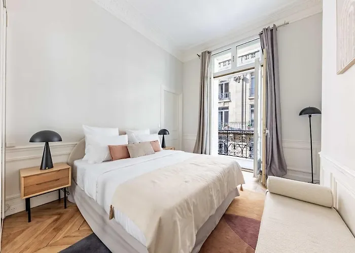 Exceptional Eiffel Tower Gem 4bed 8p In Trocadero