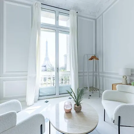Exceptional Eiffel Tower Gem 4bed 8p In Trocadero