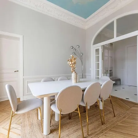 Exceptional Eiffel Tower Gem 4bed 8p In Trocadero