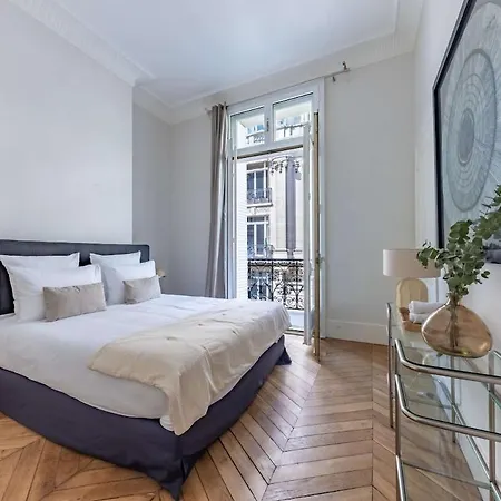 Exceptional Eiffel Tower Gem 4bed 8p In Trocadero *