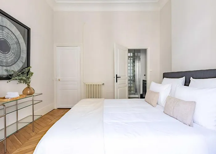 Exceptional Eiffel Tower Gem 4bed 8p In Trocadero Apartamento *